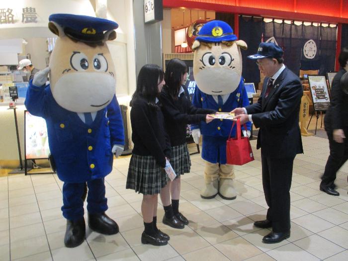 伊勢崎警察署年末特別警戒視察激励式及びパトロールの様子
