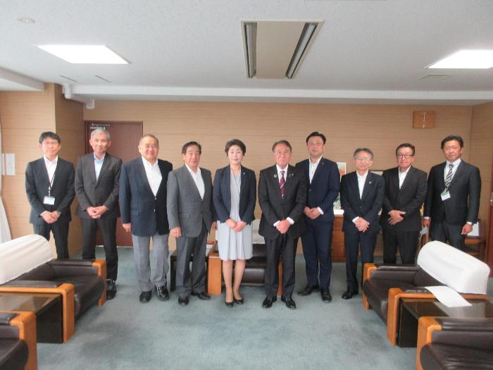 監査委員感謝状贈呈・辞令交付式の様子