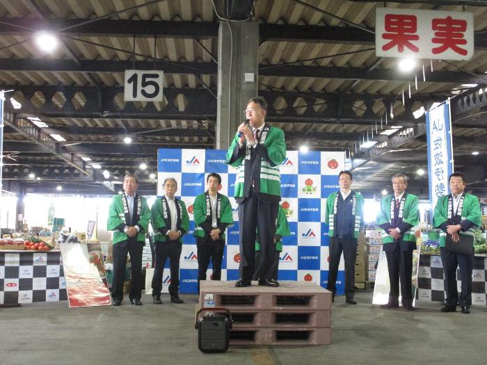 JA佐波伊勢崎農産物トップセールスの様子