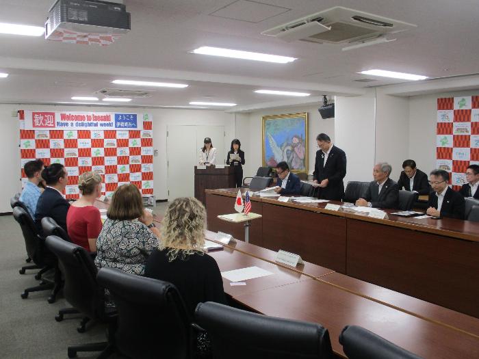 姉妹都市文化使節団及び市民訪問団の市長表敬訪問の様子