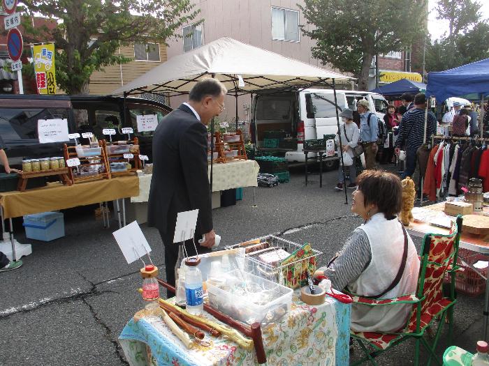 いせさき軽トラ朝市の様子