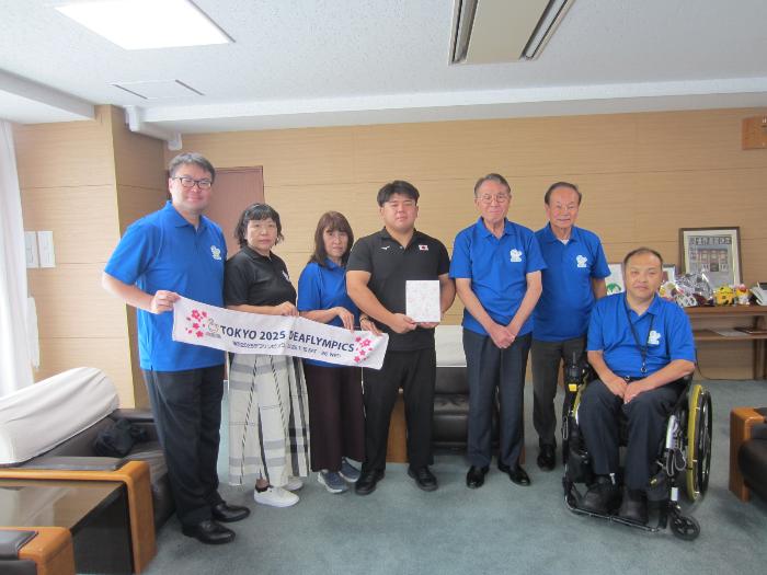 第25回夏季デフリンピック競技大会出場選手の市長表敬訪問の様子