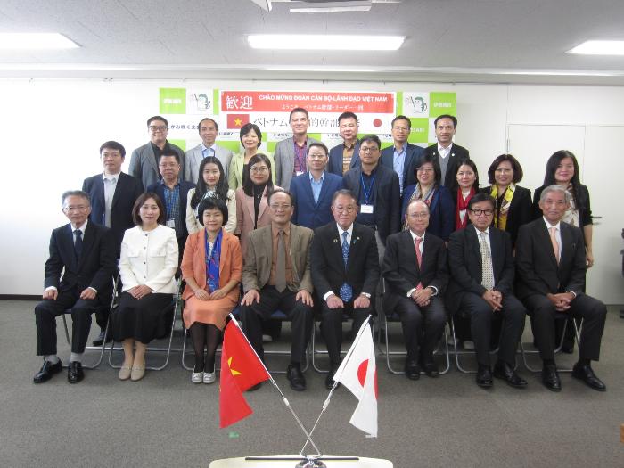 ベトナム国戦略的幹部研修団による市長表敬訪問の様子