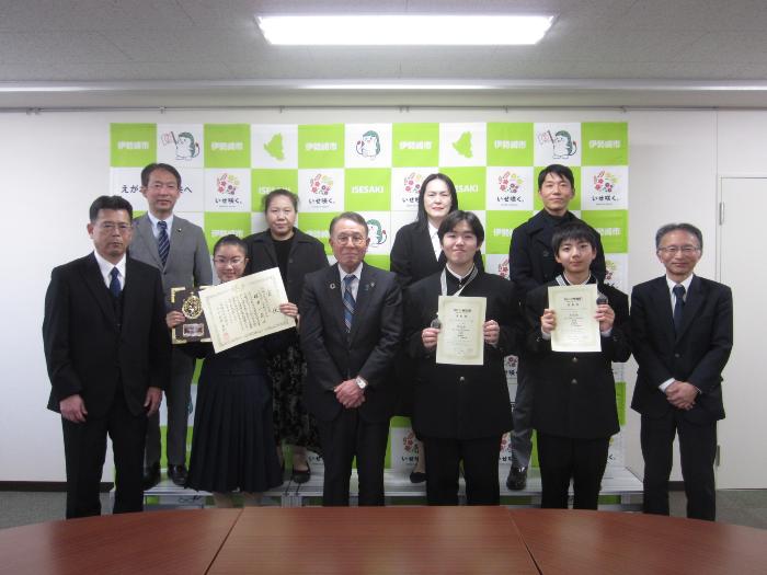 宮郷中学校生徒の市長表敬訪問の様子