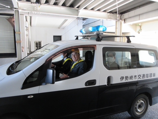 春の全国交通安全運動に伴う市内巡回出発時の様子