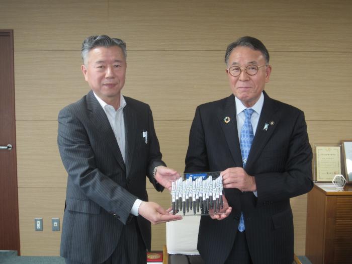 株式会社パイロットコーポレーション寄附贈呈式の様子