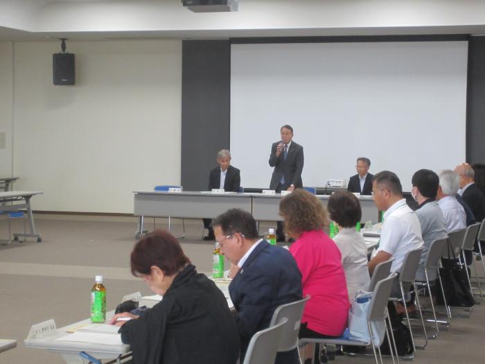 伊勢崎市生涯学習推進協議会での挨拶の様子