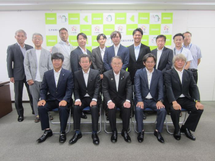 水本日本散歩庭園維持管理事業参加使節団の機構報告会の様子