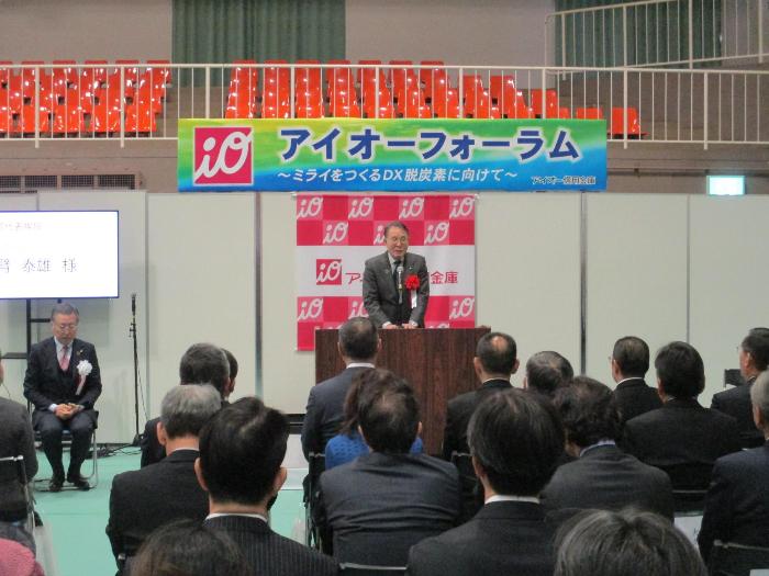 アイオーフォーラム2025春で挨拶する市長