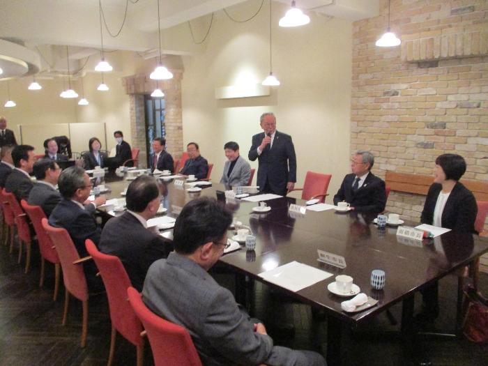県知事との朝食会の様子