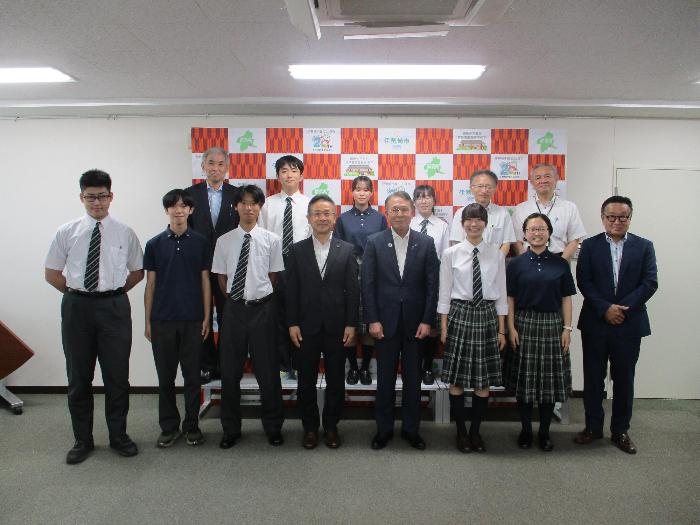 四ツ葉学園中等教育学校海外グローバルリーダー研修報告会の様子