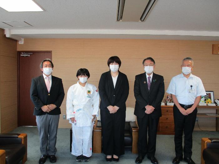 少年柔道クラブ楽心会の全国大会出場及び関東大会結果報告の様子