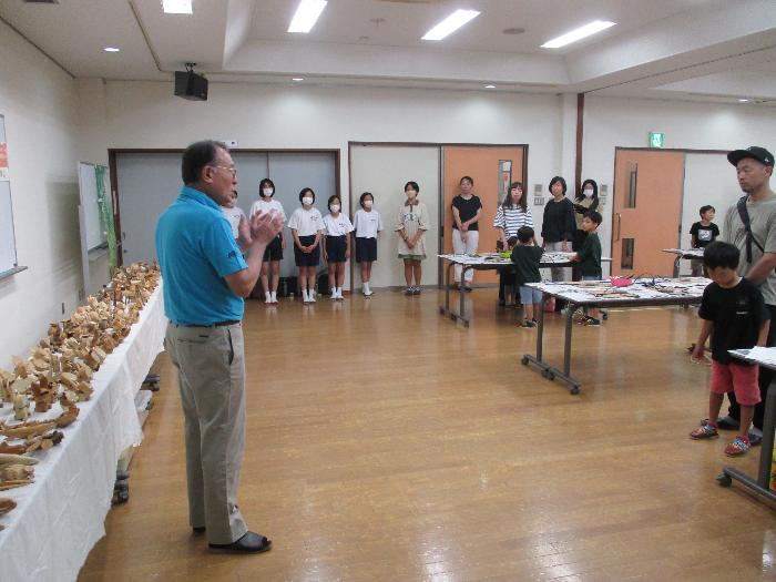 間伐材工作教室の様子