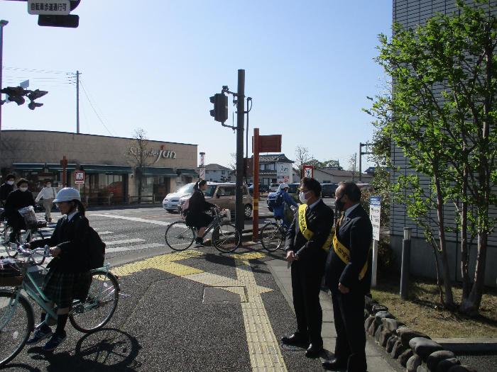 春の全国交通安全運動街頭指導の様子