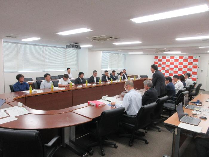 総合計画策定に係る関係団体等ヒアリング(商工会議所青年部及び商工会青年部)の様子