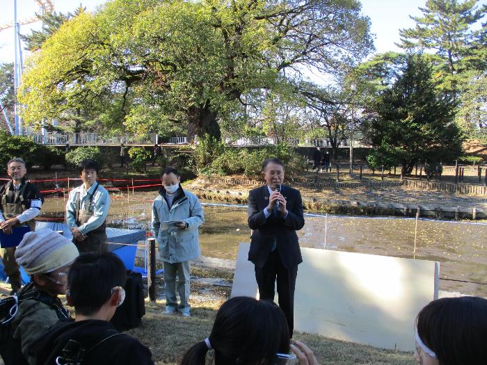 水生植物園かいぼりボランティア活動