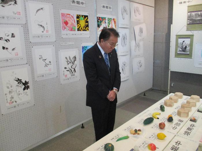 幼小中学校美術展の様子