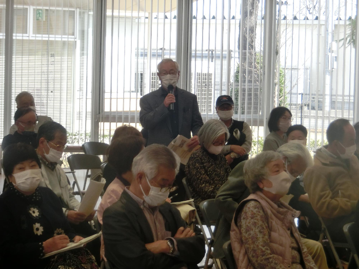 情報交換会している様子