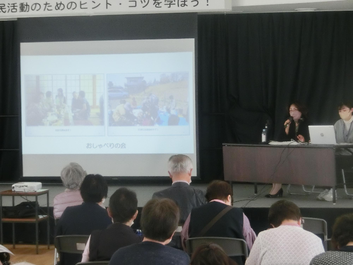 ボランティア協会の方が講演している様子