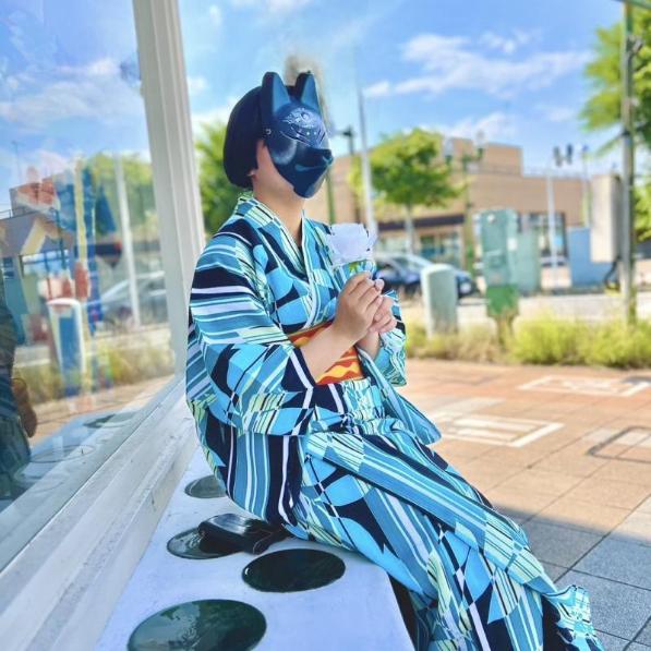 銘仙を着た女性