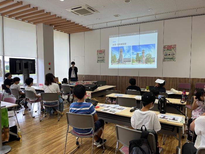 9月23日のワークショップで説明を聞く参加者の様子