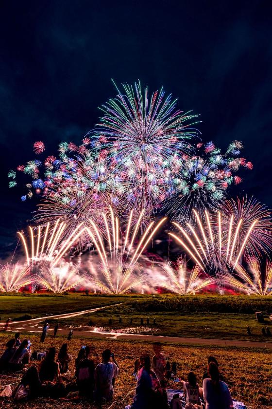 3市連携利根川花火大会の打ち上げ花火
