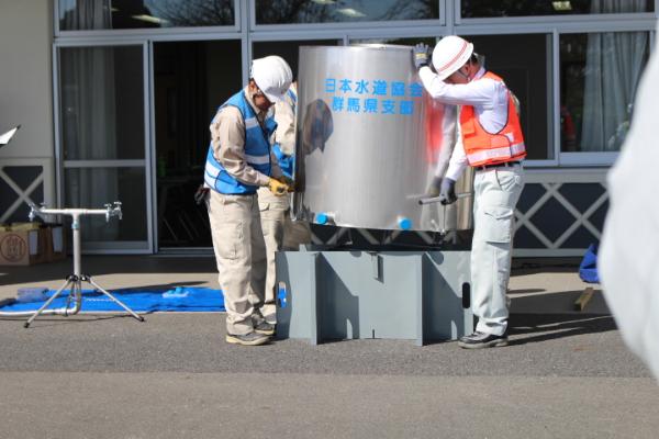 仮設タンク組み立て