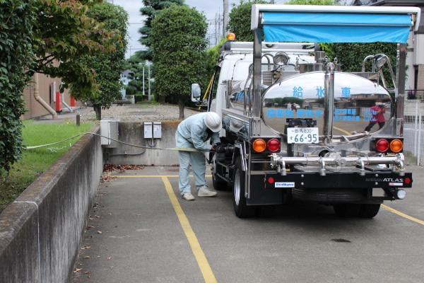 給水車到着