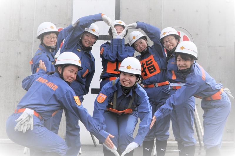 女性消防隊集合写真