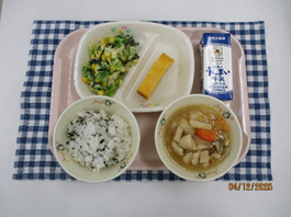 上記で説明した郷土料理～秋田県～が盛り付けられた給食写真