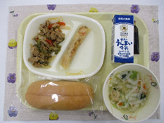 上記で説明した世界の料理～ベトナム～が盛り付けられた給食写真