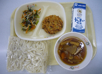 麺献立の給食写真