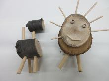 木を使って作った土物のオブジェの写真