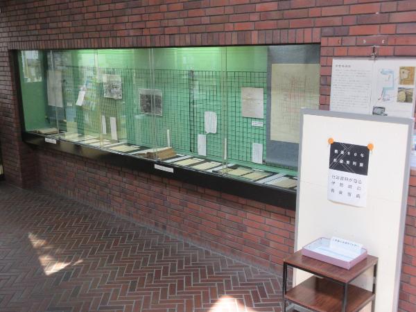 「行政資料が語る伊勢崎の戦後復興」展示風景