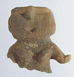 北米岡縄文文化遺跡から出土した土偶の一部の写真