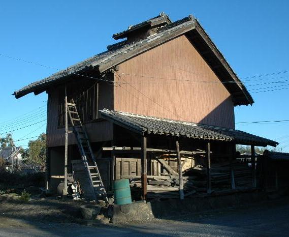 修理前の別荘を北西側から撮影した写真