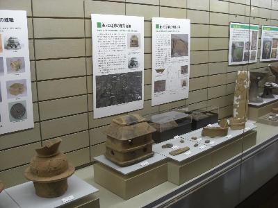 埴輪工房から出土した家形埴輪も戻り、新たに作成したパネルとともに展示しました。