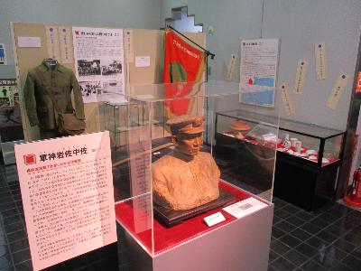 初公開の軍神岩佐中佐像です。