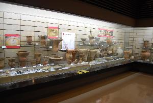 赤堀歴史民俗資料館のリニューアルされた縄文土器展示の様子