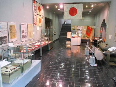 企画展「終戦前夜の伊勢崎空襲」の1階展示の様子です