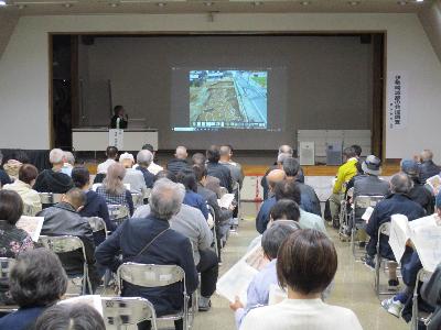 企画展「最新いせさき発掘」に連動した歴史文化講座の様子です。