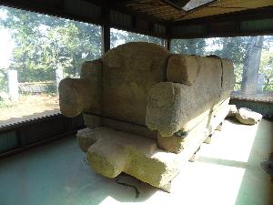 お富士山古墳所在長持形石棺の写真