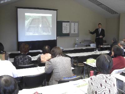 県文化財保護課の橋本先生に「史跡上野国分寺の発掘調査」をご講演いただきました。